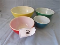 Pyrex Bowl Set