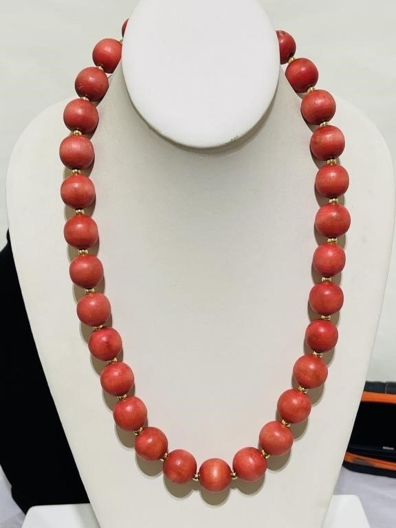 Wood beads necklace red colored