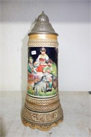 GERMAN BEER STEIN/MUSIC BOX PLAYS "AUF