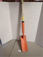 V-Tipped Narrow Trenching Shovel