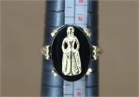 Vintage Sarah Coventry Size 7.5 Cameo Style Ring