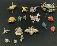 Lot of 17 brooches & pins
