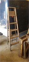 Wooden 5' step ladder