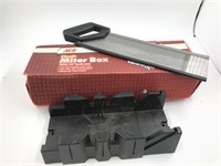 MITER BOX WITH 14’’ BACK SAW