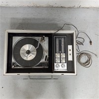 Vintage RCA Victrola turntable & radio