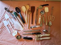 Assorted utensils