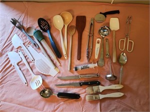 Assorted utensils