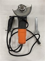BLACK AND DECKER SMALL ANGLE GRINDER