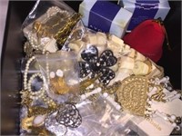 MIXED VINTAGE JEWELRY LOT INCLUDING FREIRICH.  ONE