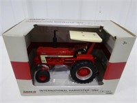 1/32 Scale International Harvester 1066 Tractor