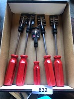 (4) #3 x 8 & (1) 3/16 x 6 Powerbuilt Screwdrivers