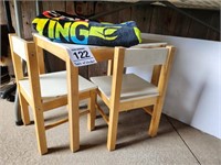 Kid's table 19" t x 23" x 19" w/ 2 chairs &.......