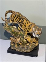 Tiger & Cubs Statue