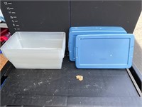 6 sm storage containers with lids one lid cracked