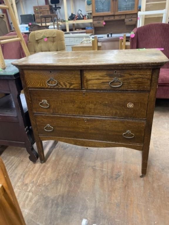 VINTAGE 4 DRAWER DRESSER ON WHEELS