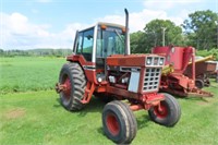 INTERNATIONAL 1586 TRACTOR WITH CAB 1000PTO,