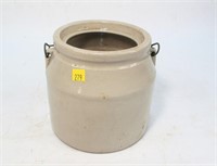 Stoneware crock with bail