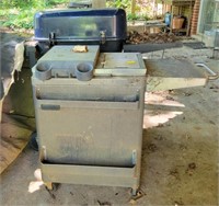 UNIFLAME GAS GRILL AND OUTDOOR SINK