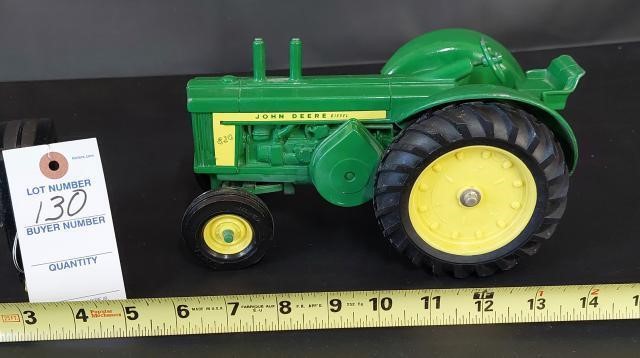 John Deere 820 Tractor 1/16th Scale