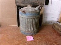 Vintage metal oil can