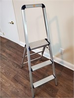 Aluminum folding step ladder