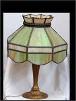 LEADED GLASS SHADE TABLE LAMP