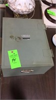 Vintage treasure chest lockable safe w/key