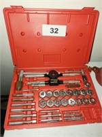 TAP AND DIE SET W/ PLASTIC CASE- SHOWS LIMITED USE