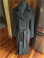 Very nice Ladies Gallery Coat. Size 12. Fully