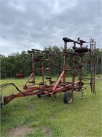 33' IH 645 Vibra Chisel Cultivator w/ harrows