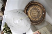 FROSTED FOOTED PLATE - WOODEN BOWL