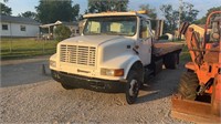 2001 International DT 466 , 6 speed + Roll Back