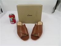 Clarks, souliers neufs pour femme gr 6.5