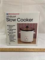 New 3.5 quart slow cooker with removable ceramic