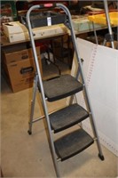 STEP LADDER