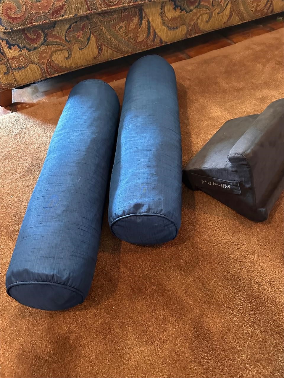 2 roll pillows and pillow pad