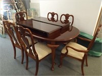 Mahogany "Stanley Furn. Co." Oval DR Table / Chair