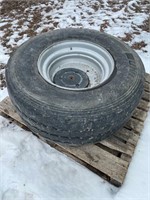 425/66R22.5 TIRE AND RIM