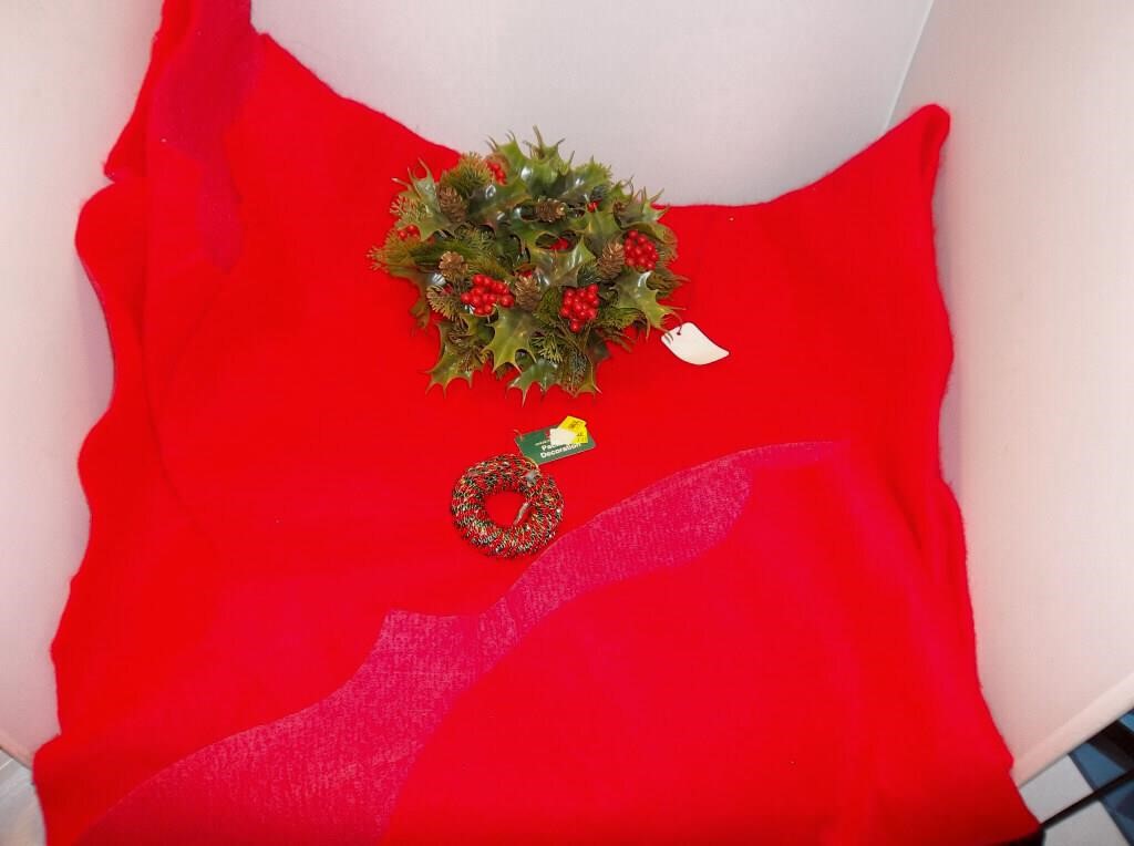 Retro Large Felt Table Cover, Holly Candle Ring+