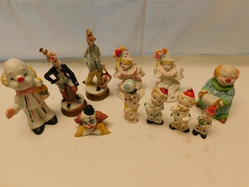 11 Clown figures.