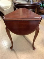Queen Anne Cherry 3 sided dropleaf table