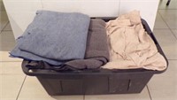 (11) BLANKETS IN TOTE
