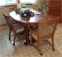 Oak Dining Room Table with Four Chairs and Leaf