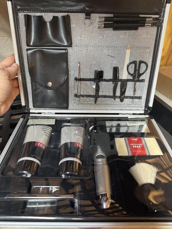 NEW MENS GROOMING SET