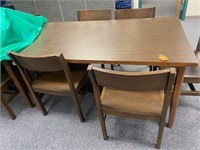 Table and 4 solid wood chairs set 5xbid