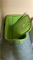 One Sterlite Tote with Lid