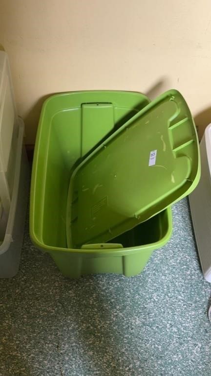 One Sterlite Tote with Lid
