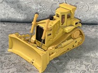 (C) Ertl Caterpillar D10N Track Type Tractor 1/50