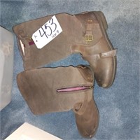WOMEN'S BROWN UGG's SIZE 9