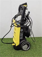 KARCHER PRESSURE WASHER  - WORKING